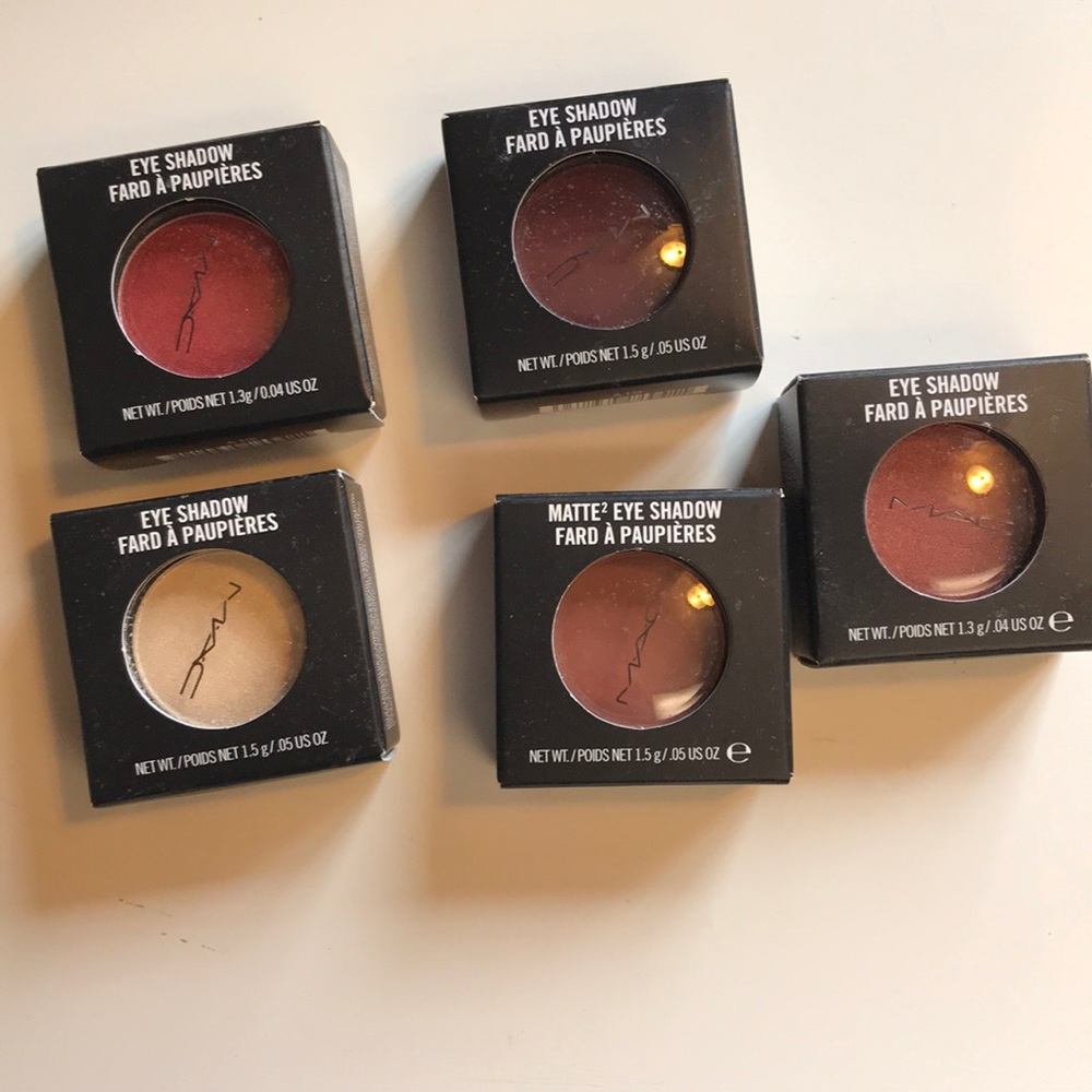 Brand new never been opened eyeshadow.